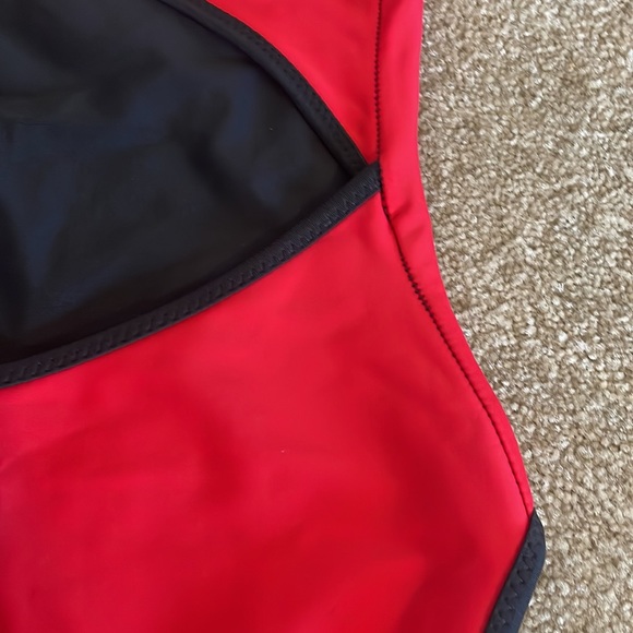 TYR swimmers swim suit racer back reversible red/ black One piece full swimsuit - Picture 9 of 9